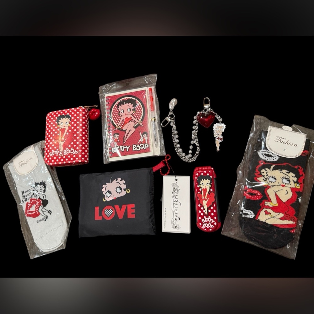 Betty Boop Tote and bundle of 7 (Look at Pics)